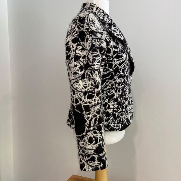 Dinh Bà Black & White Abstract Pattern Fuzzy Texture Blazer - Size Small - Picture 4 of 16